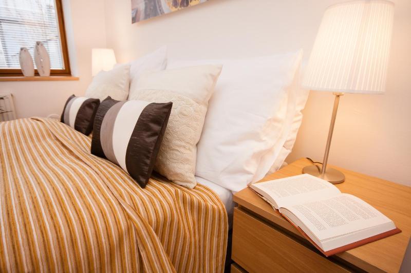 Three-Bedroom Apartment with Terrace image 4