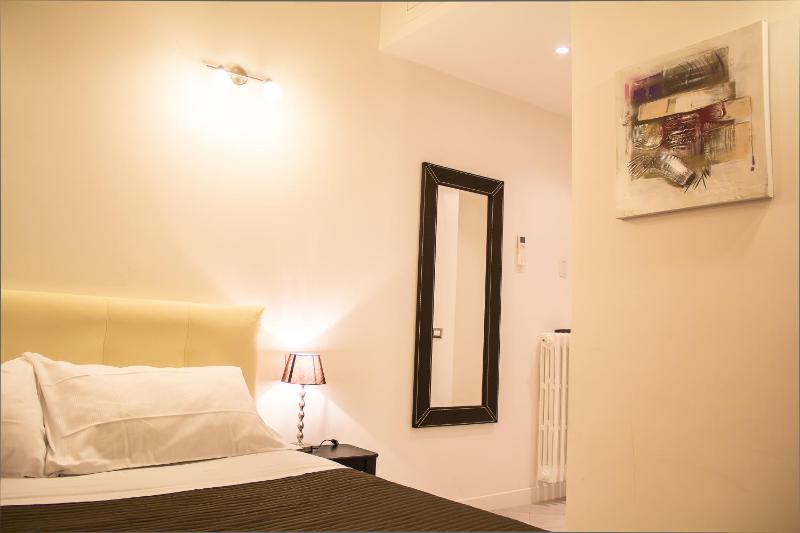 Double Room image 3