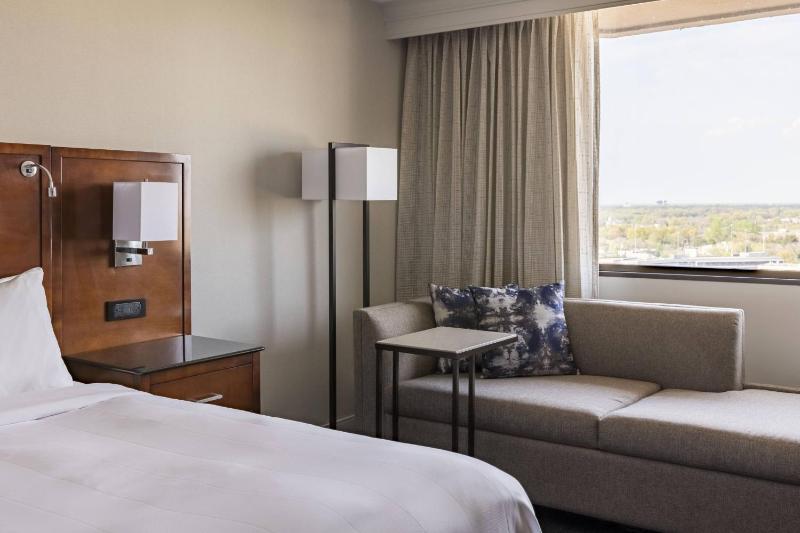 Concierge Room with King or Two Double Beds image 3
