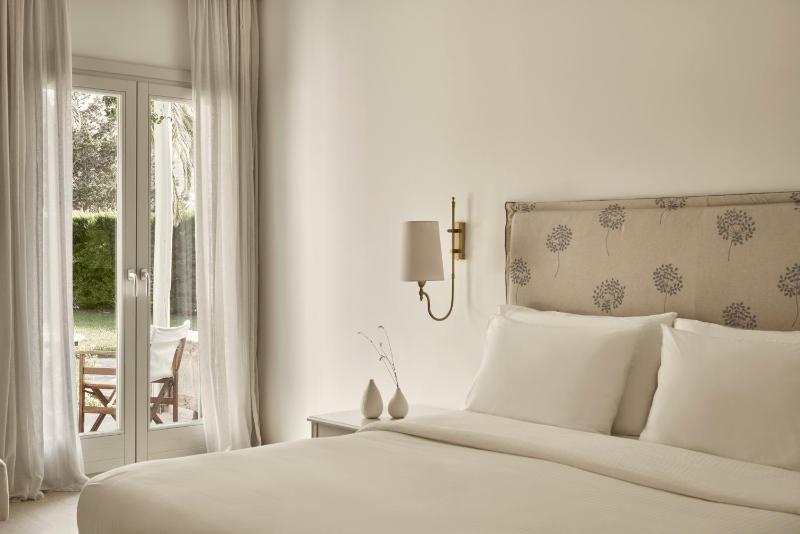 Deluxe Room image 4