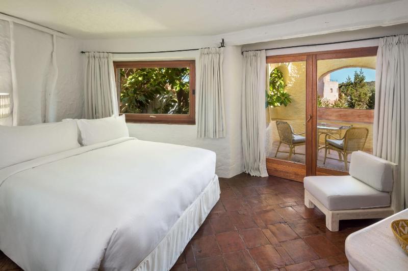 Heritage Room, double bed, Inner View, terrace, original wing image 1