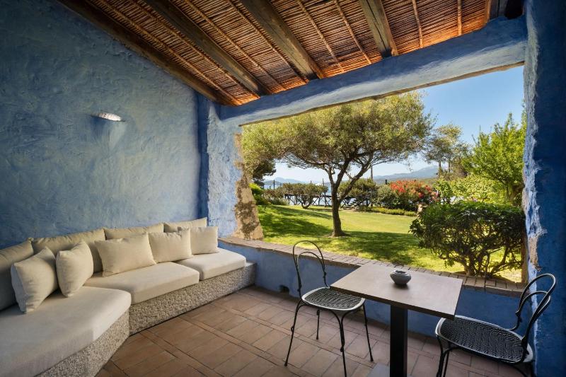 Design Deluxe Room, Garden View with Garden access, terrace, original wing image 3