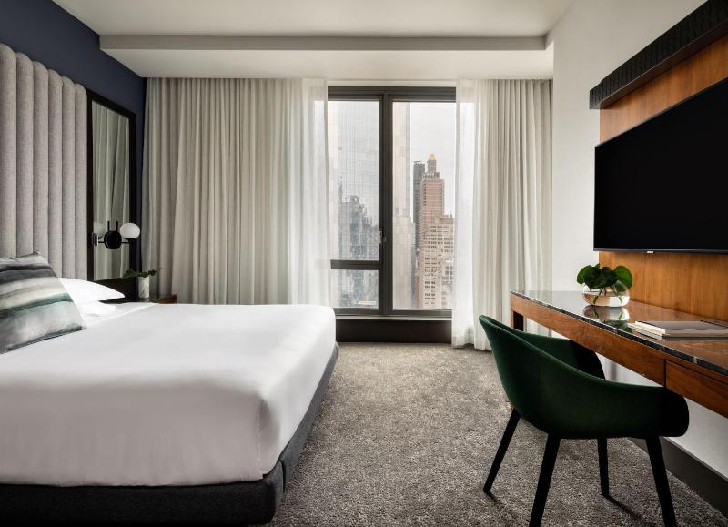 Premium King Room with City View image 1
