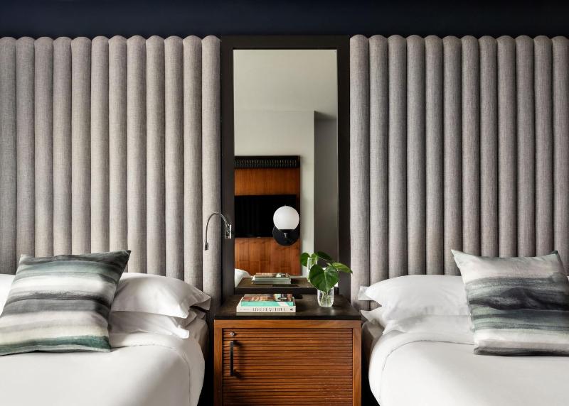 Premium Queen Room with Two Queen Beds image 4
