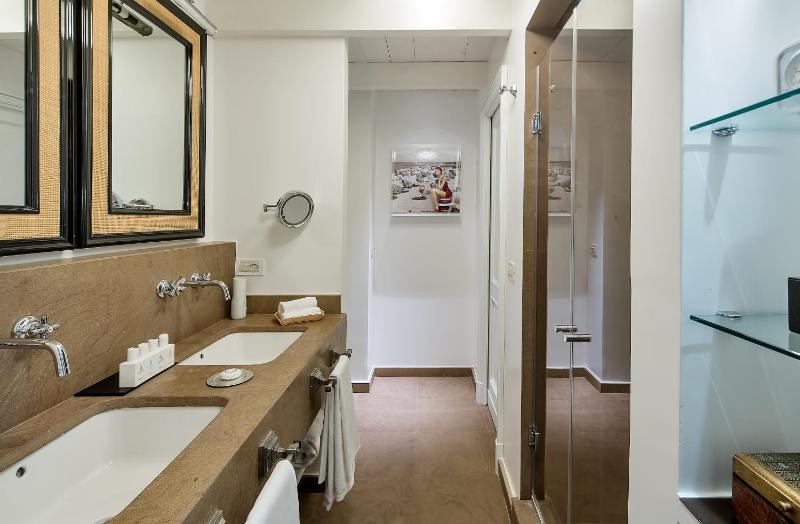 One-Bedroom Suite image 2