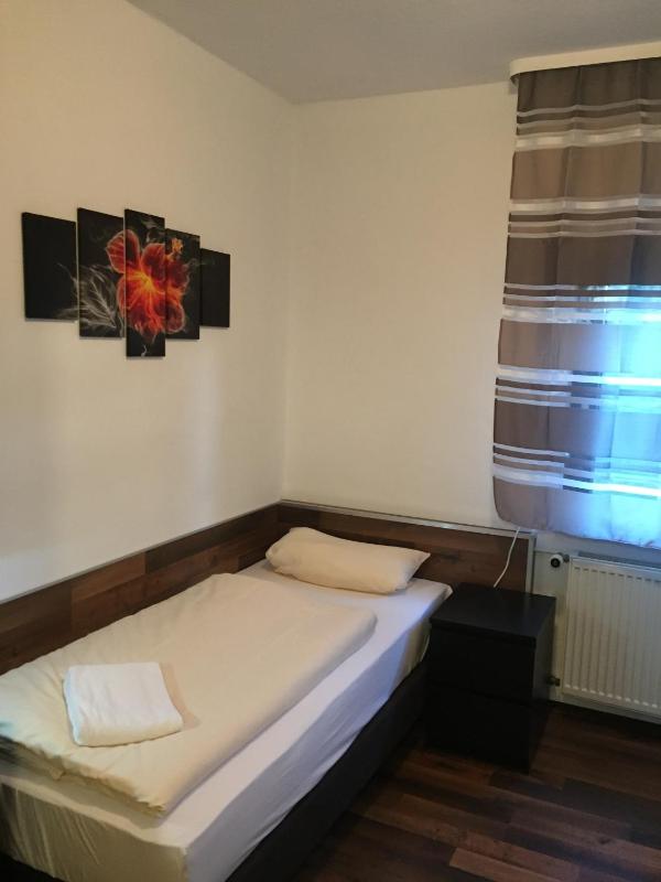 Double or Twin Room image 4