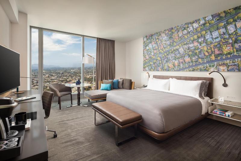 Classic King Room with City View image 3