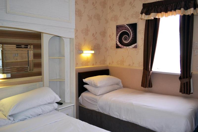 Triple Room image 4