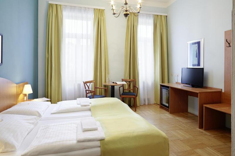 Double Room with Park View image 3