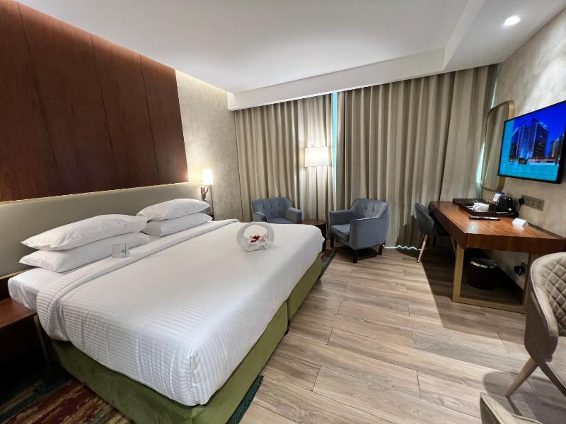 Executive Studio image 2