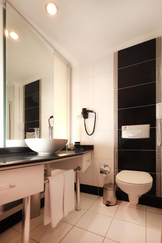 Standard Triple Room image 4