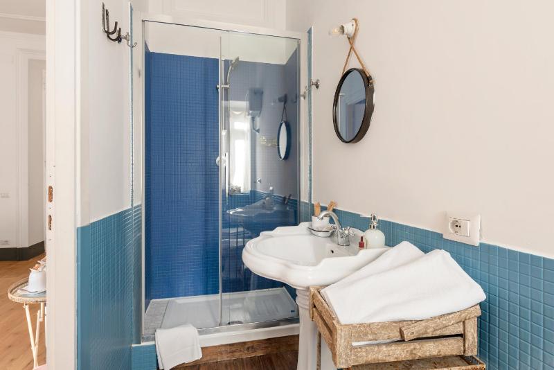 Deluxe Triple Room image 2