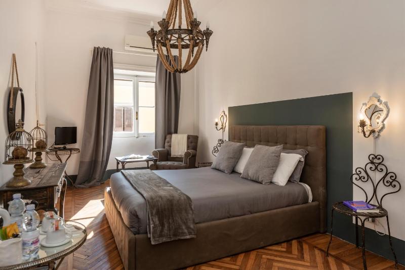 Deluxe Double Room image 1