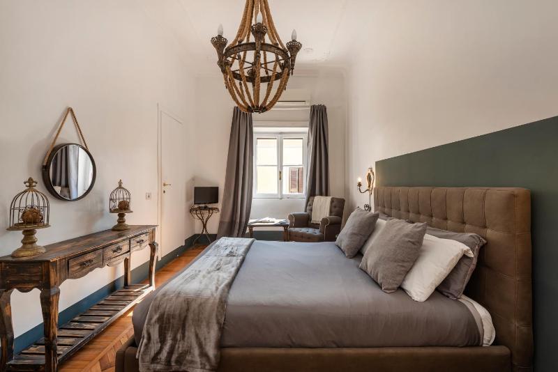 Deluxe Double Room image 3