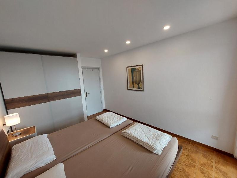 Formica Townhouse - image 2