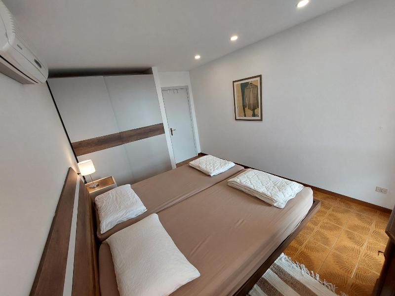 Formica Townhouse - image 18