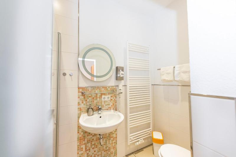 Double Room image 4