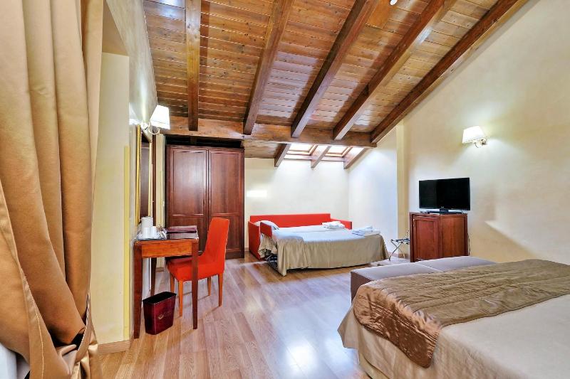 Quadruple Room image 2