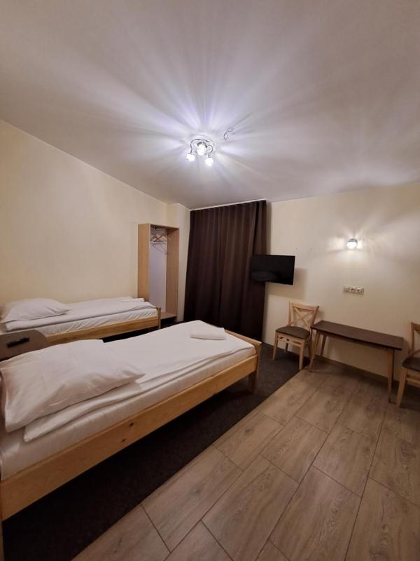 Large Twin Room image 2