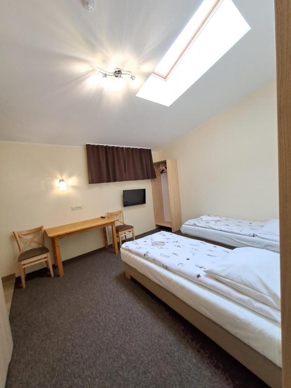 Large Twin Room image 3