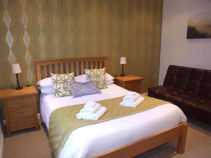 Family Room image 4