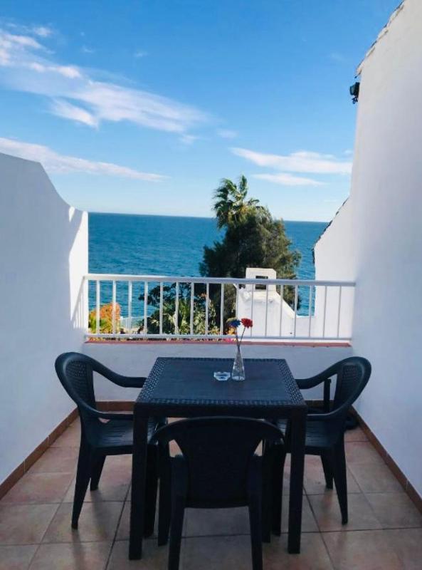 One-Bedroom Apartment with Terrace and Sea View image 2