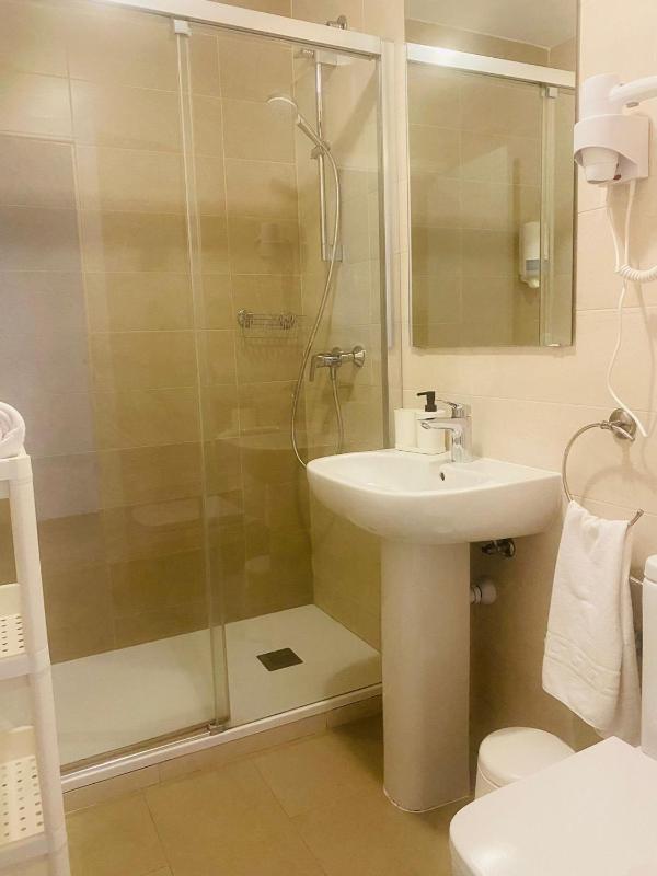 Single Room image 4