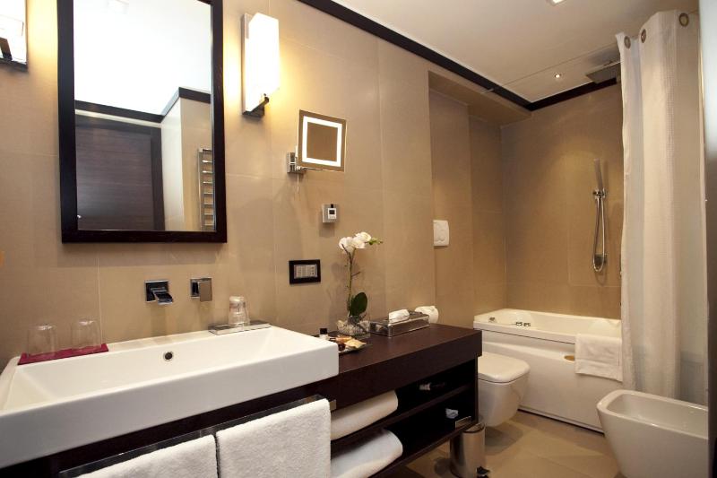 Les Fleurs Luxury House - image 13