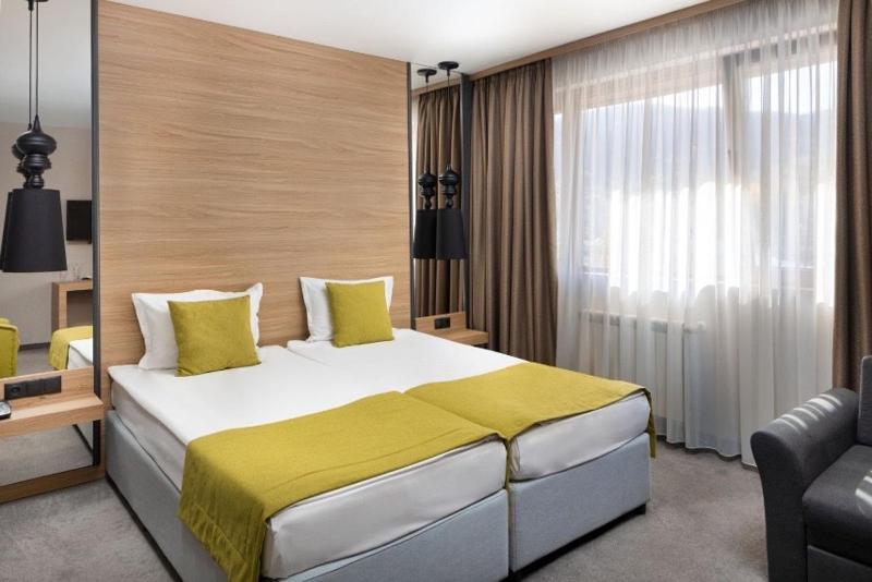 Twin Room image 4