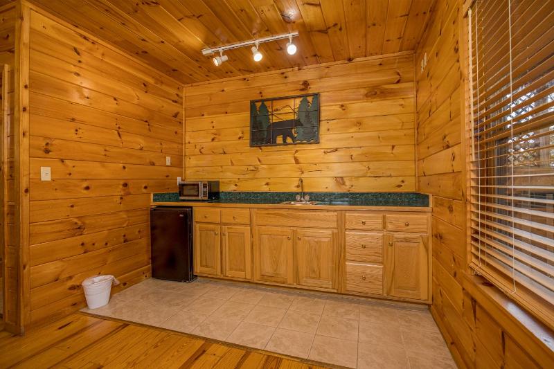 Eagles Haven Lodge 5 bed 4 bath great for groups game room hot tub Wi-Fi grills easy roads - image 48