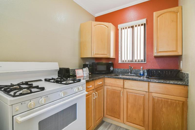Two-Bedroom Suite with Ocean View - Non-Smoking image 3