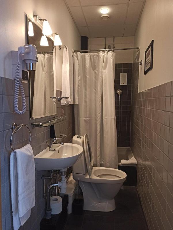 101 Guesthouse Hotel - image 9