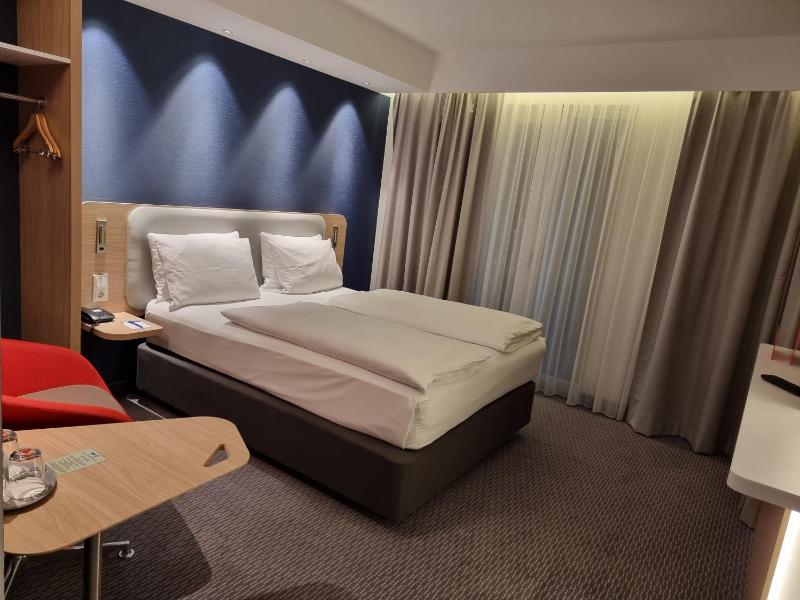 Standard Queen Room with Walk-In Shower image 1