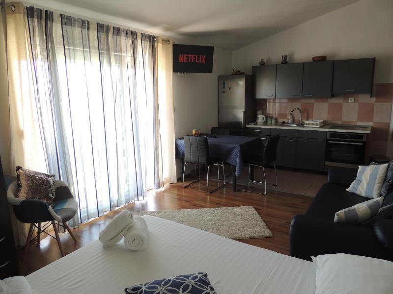 Studio with Balcony and Sea View image 4