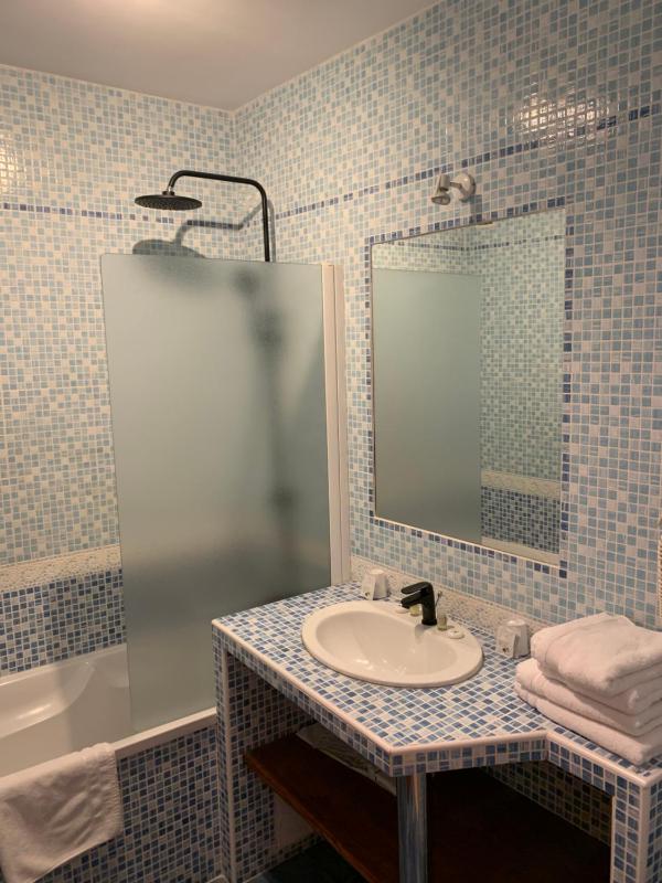 Standard Double Room with Mountain View image 4