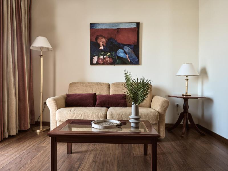 Honeymoon Suite image 4