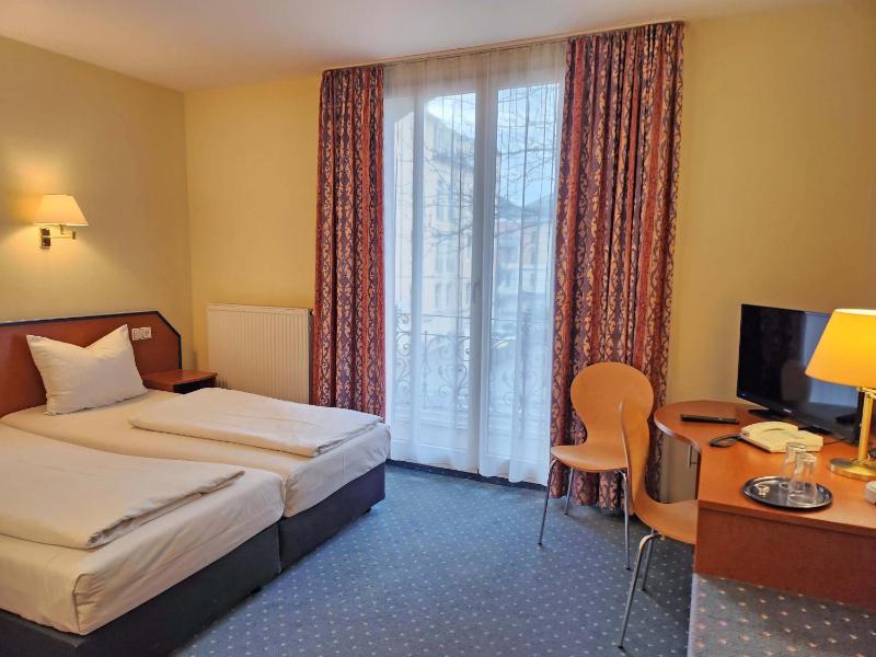 Double Room image 2