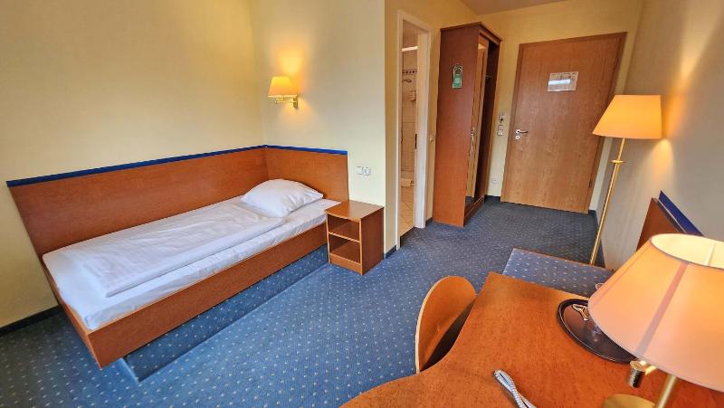 Single Room image 3