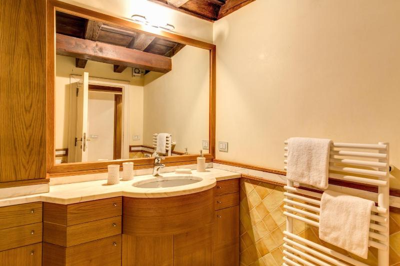 Deluxe Two-Bedroom Apartment image 3