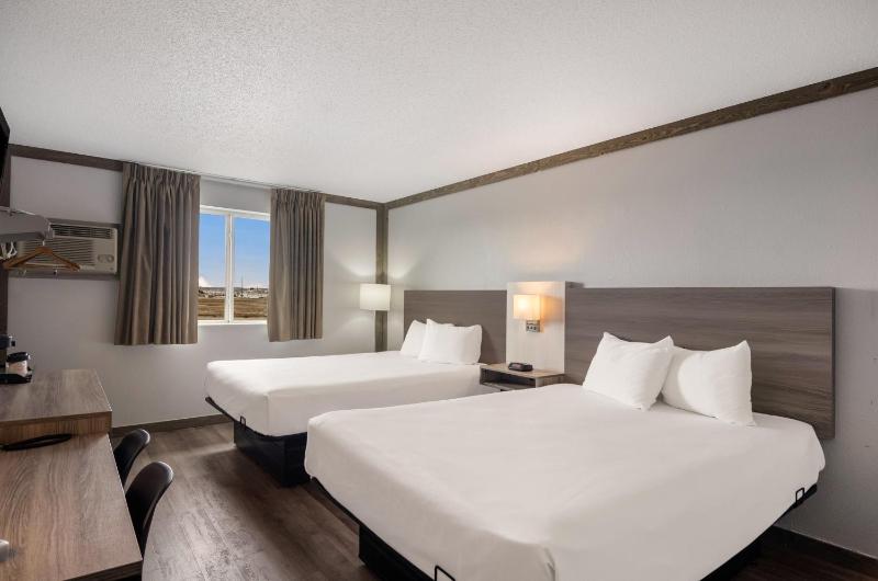 Standard Queen Room with Two Queen Beds - Non Smoking image 3