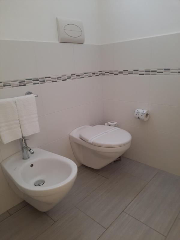Double Room image 3