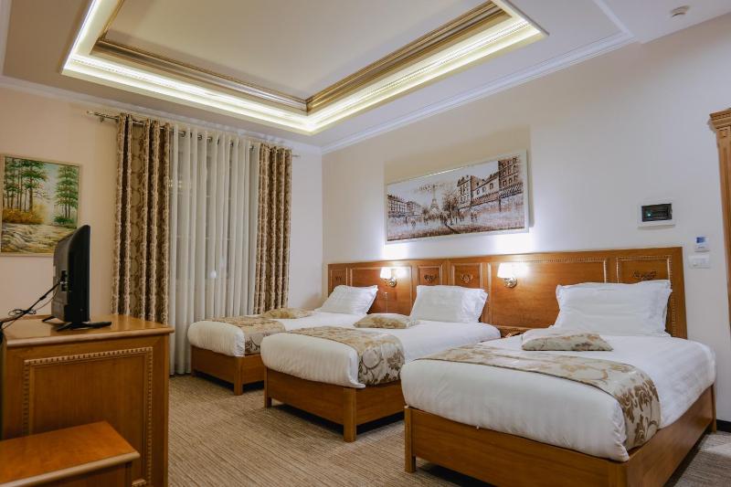 Triple Room image 2
