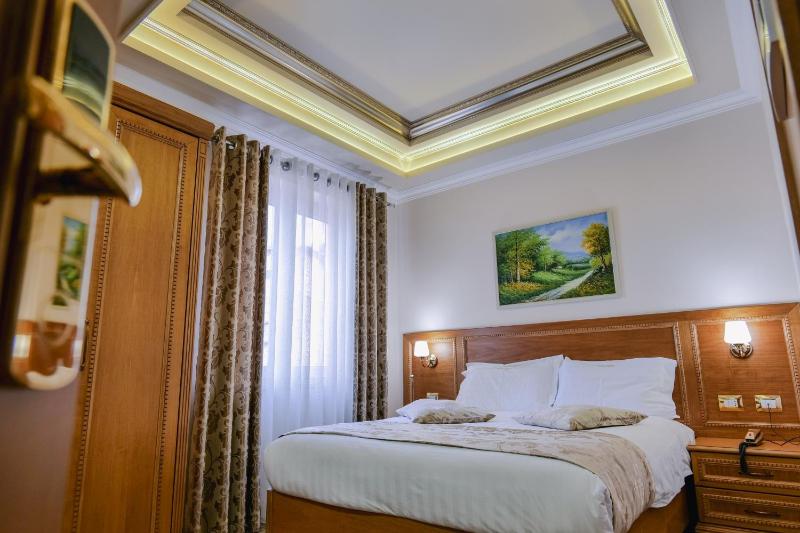 Double Room image 1