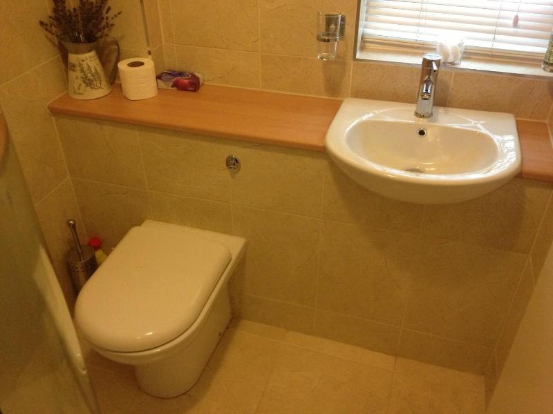 Twin Room image 4