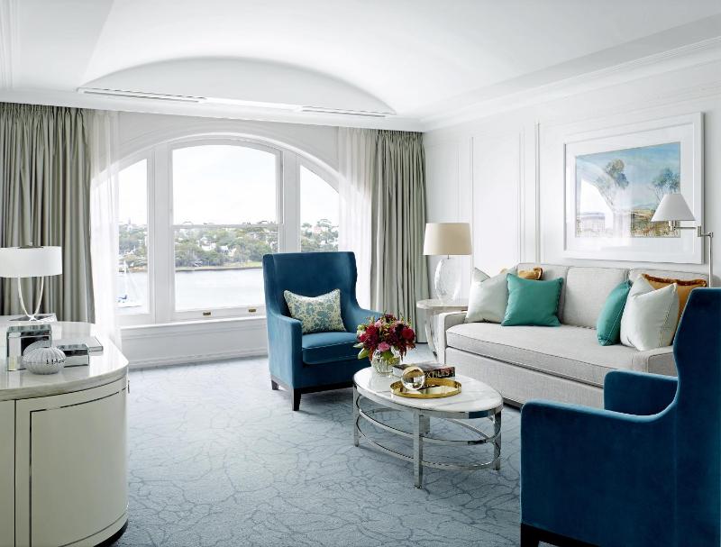 One-Bedroom Suite with City View image 3