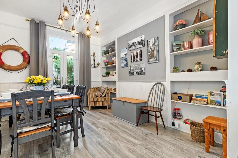 Sunbury Villa - Close to Town and Beaches - image 9