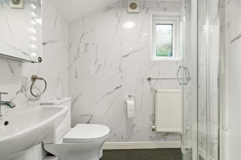 Sunbury Villa - Close to Town and Beaches - image 30