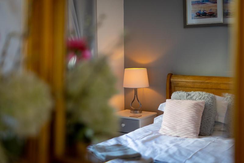 Sunbury Villa - Close to Town and Beaches - image 2