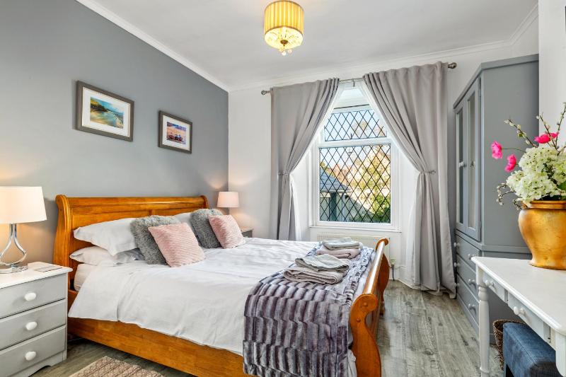 Sunbury Villa - Close to Town and Beaches - image 3