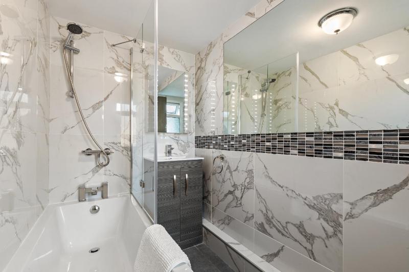 Sunbury Villa - Close to Town and Beaches - image 19